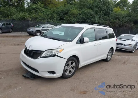 2011 Toyota Sienna Le V6 z USA, uszkodzony, nr VIN 5TDKK3DC1BS019004